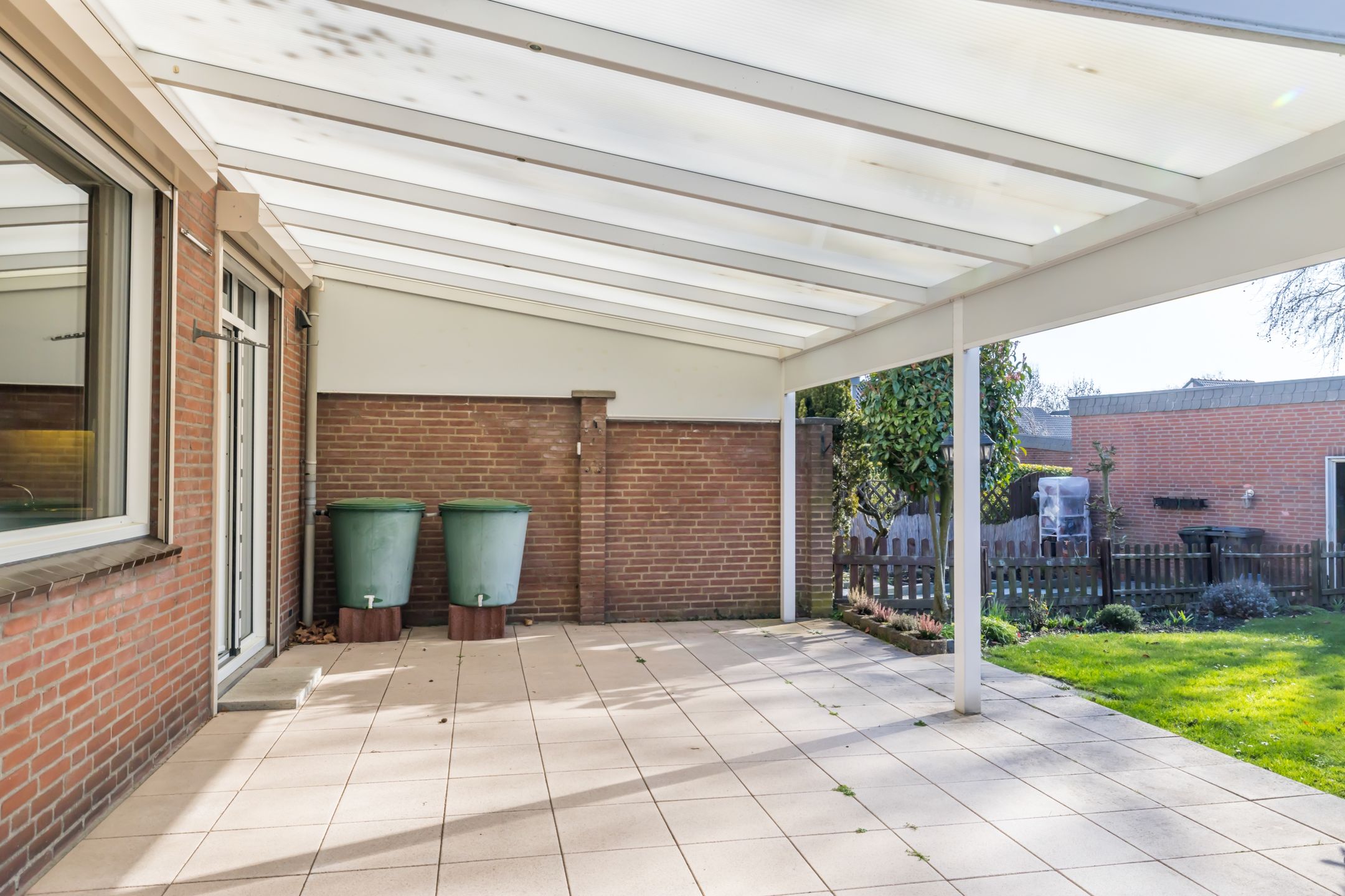 Renovation opportunity: Corner house with garage in quiet Kerkrade neighborhood — 24