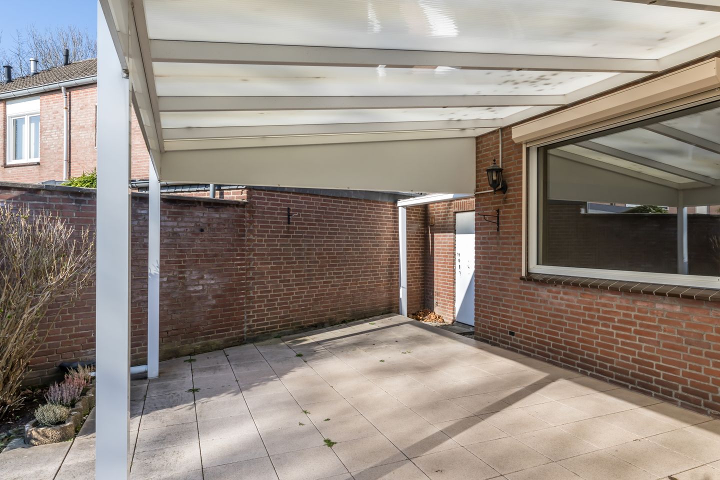 Renovation opportunity: Corner house with garage in quiet Kerkrade neighborhood — 25