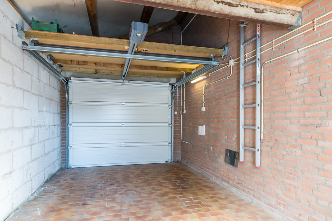 Renovation opportunity: Corner house with garage in quiet Kerkrade neighborhood — 26