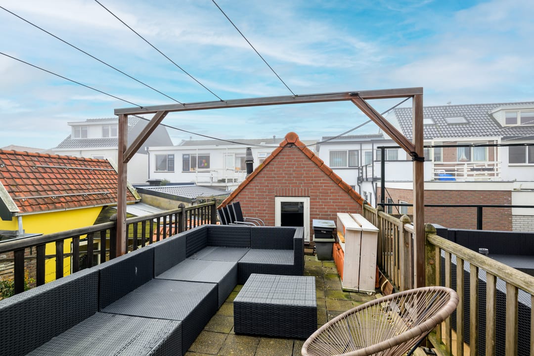 Charming Family Home with Summer Vibe in Katwijk — 39