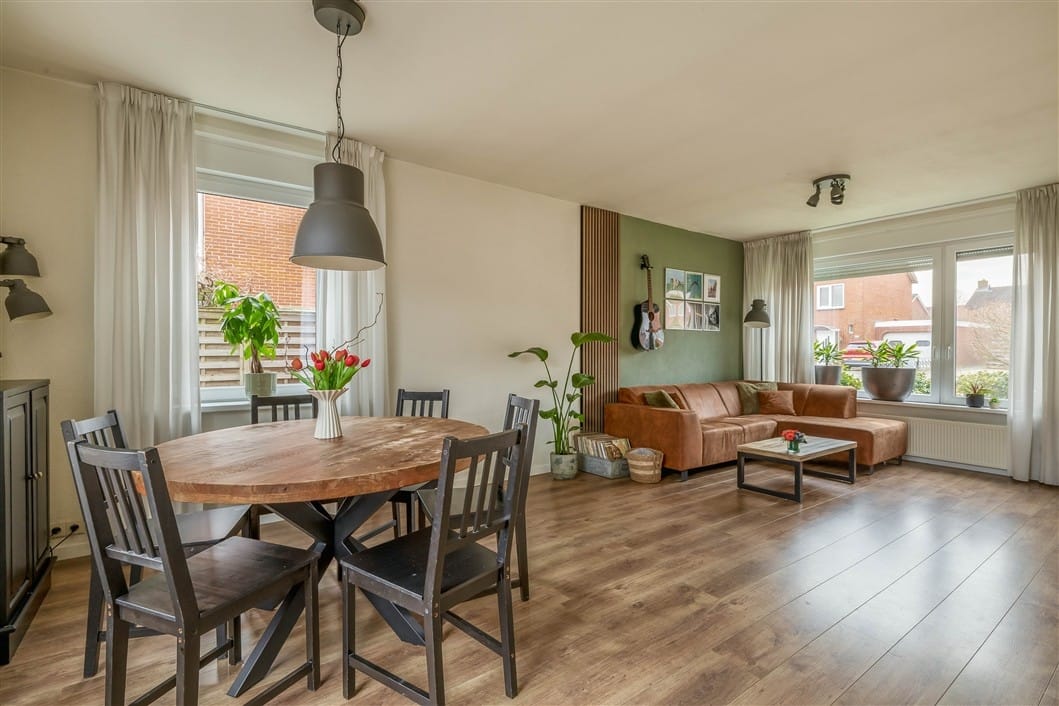 Modern Family Home with Spacious Garden and Driveway in Bad Nieuweschans — 18
