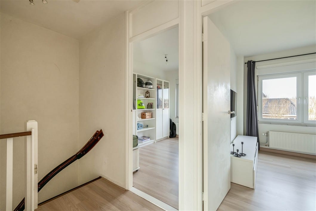 Modern Family Home with Spacious Garden and Driveway in Bad Nieuweschans — 25