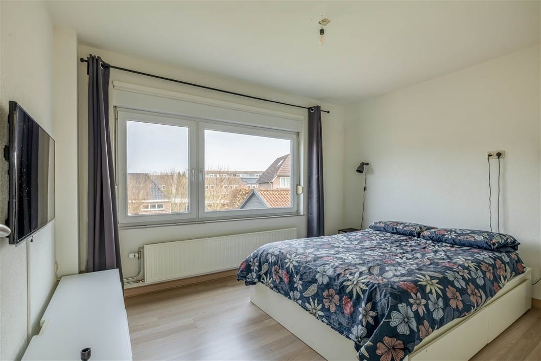 Modern Family Home with Spacious Garden and Driveway in Bad Nieuweschans — 27