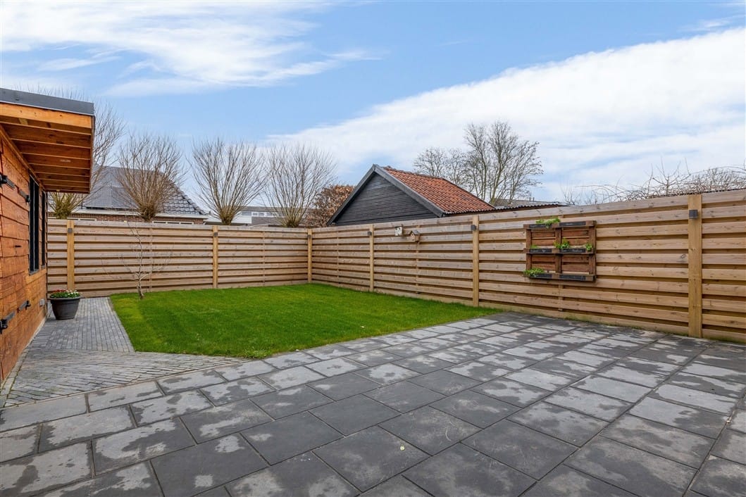 Modern Family Home with Spacious Garden and Driveway in Bad Nieuweschans — 34