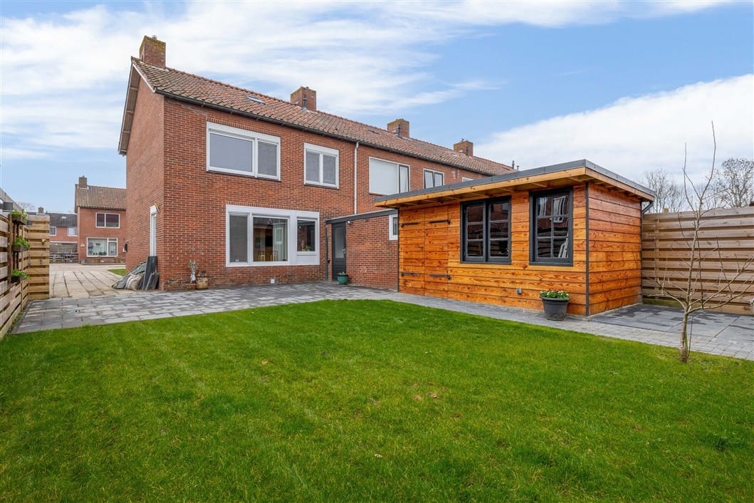 Modern Family Home with Spacious Garden and Driveway in Bad Nieuweschans — 35