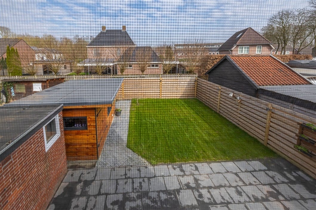 Modern Family Home with Spacious Garden and Driveway in Bad Nieuweschans — 40