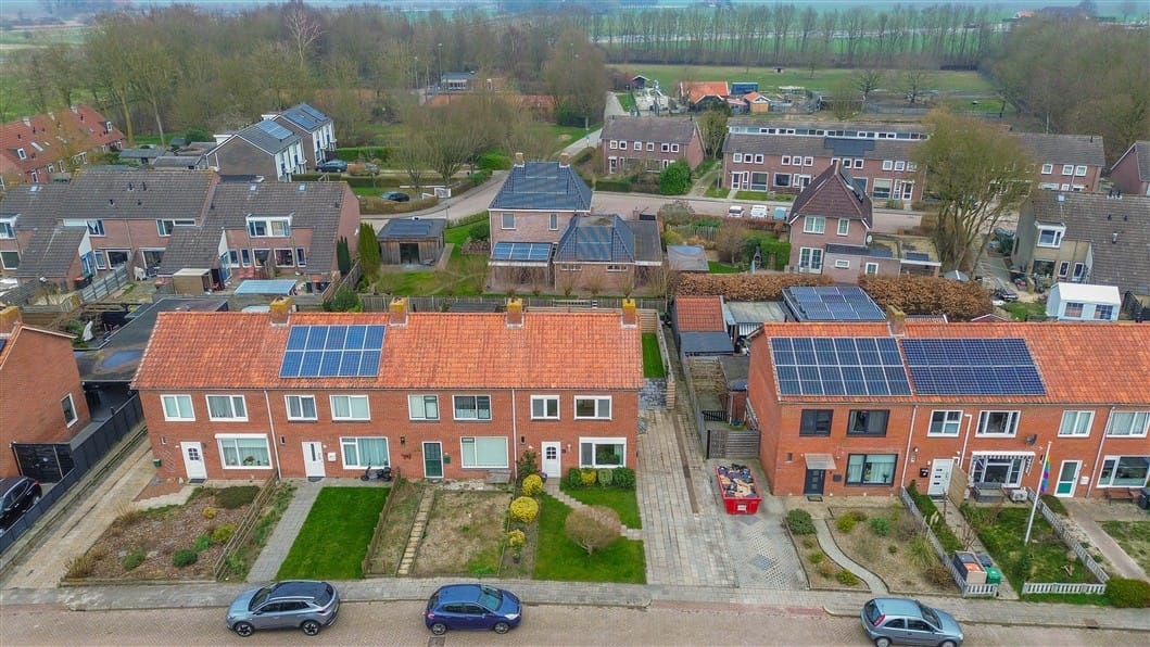 Modern Family Home with Spacious Garden and Driveway in Bad Nieuweschans — 42