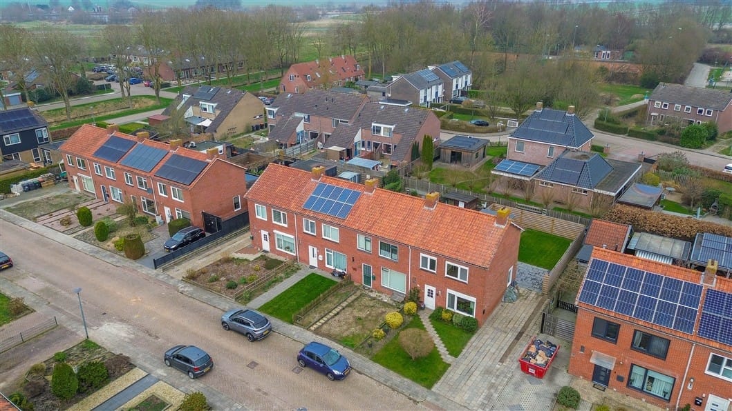 Modern Family Home with Spacious Garden and Driveway in Bad Nieuweschans — 43