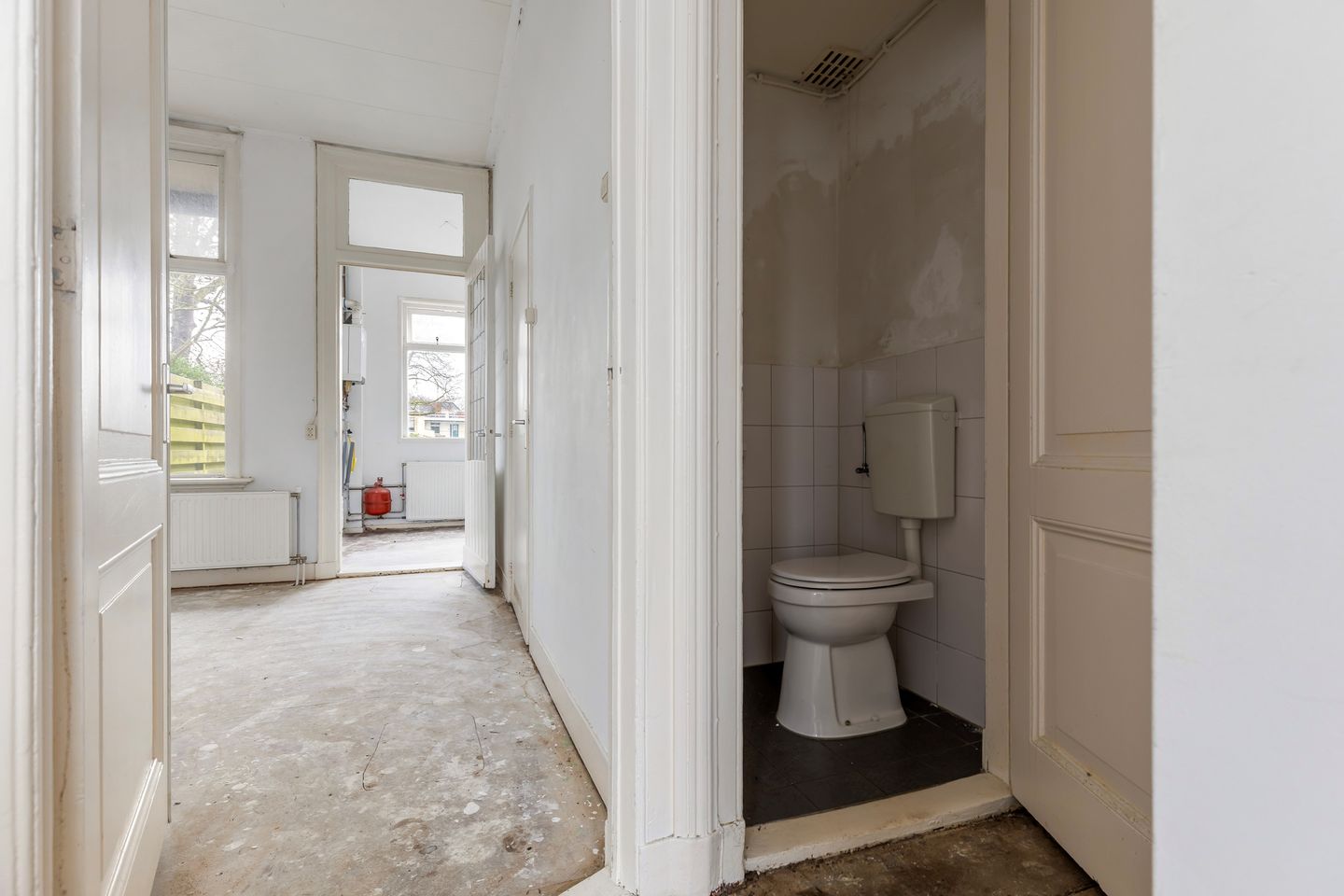 Living and Investing in a Historic Townhouse with Three Independent Units — 13