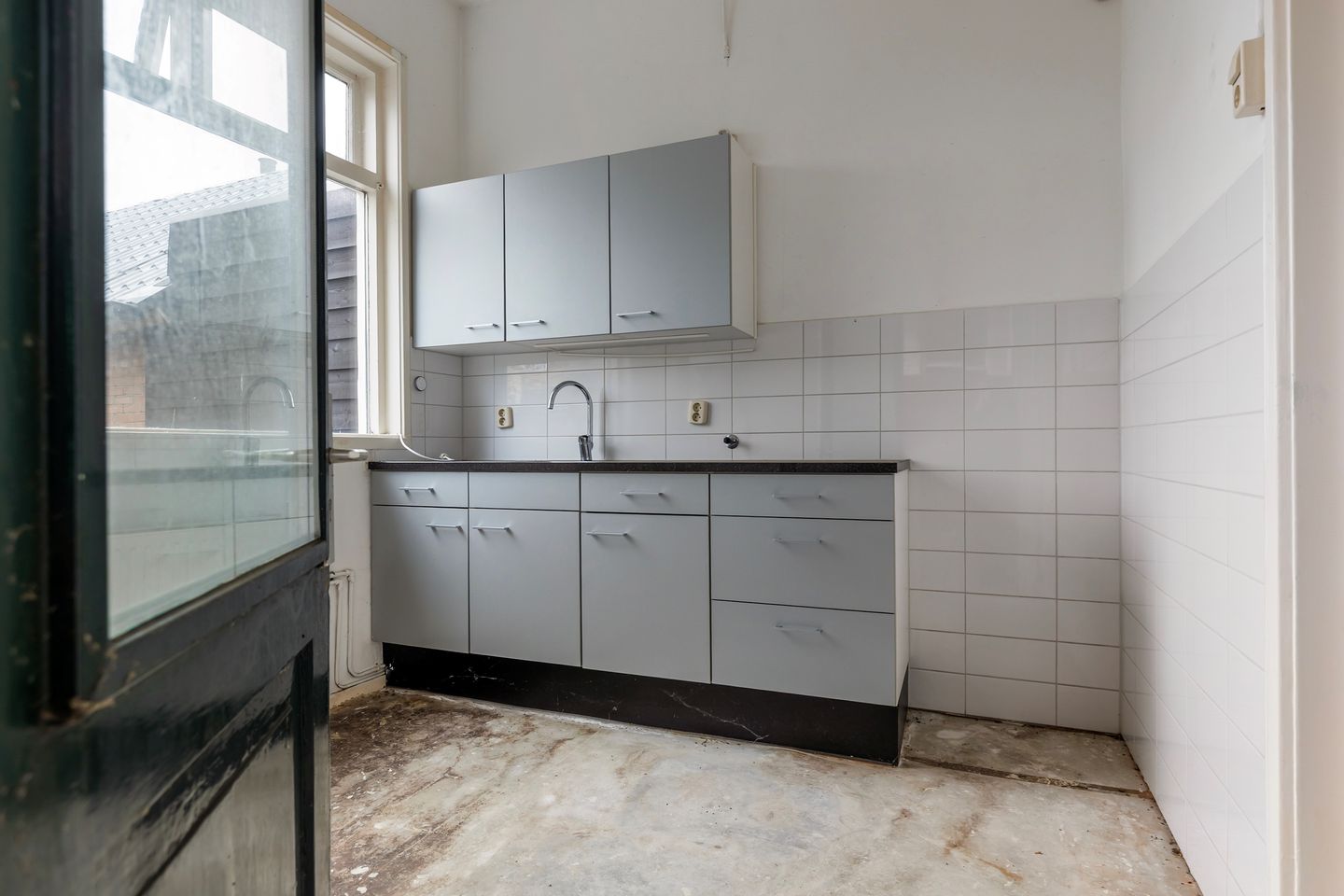 Living and Investing in a Historic Townhouse with Three Independent Units — 19