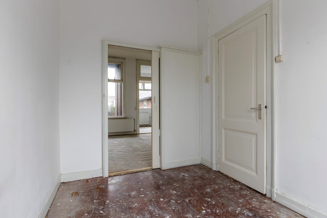 Living and Investing in a Historic Townhouse with Three Independent Units — 22