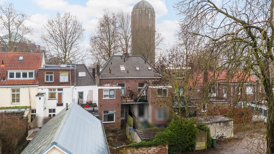 Living and Investing in a Historic Townhouse with Three Independent Units — 44