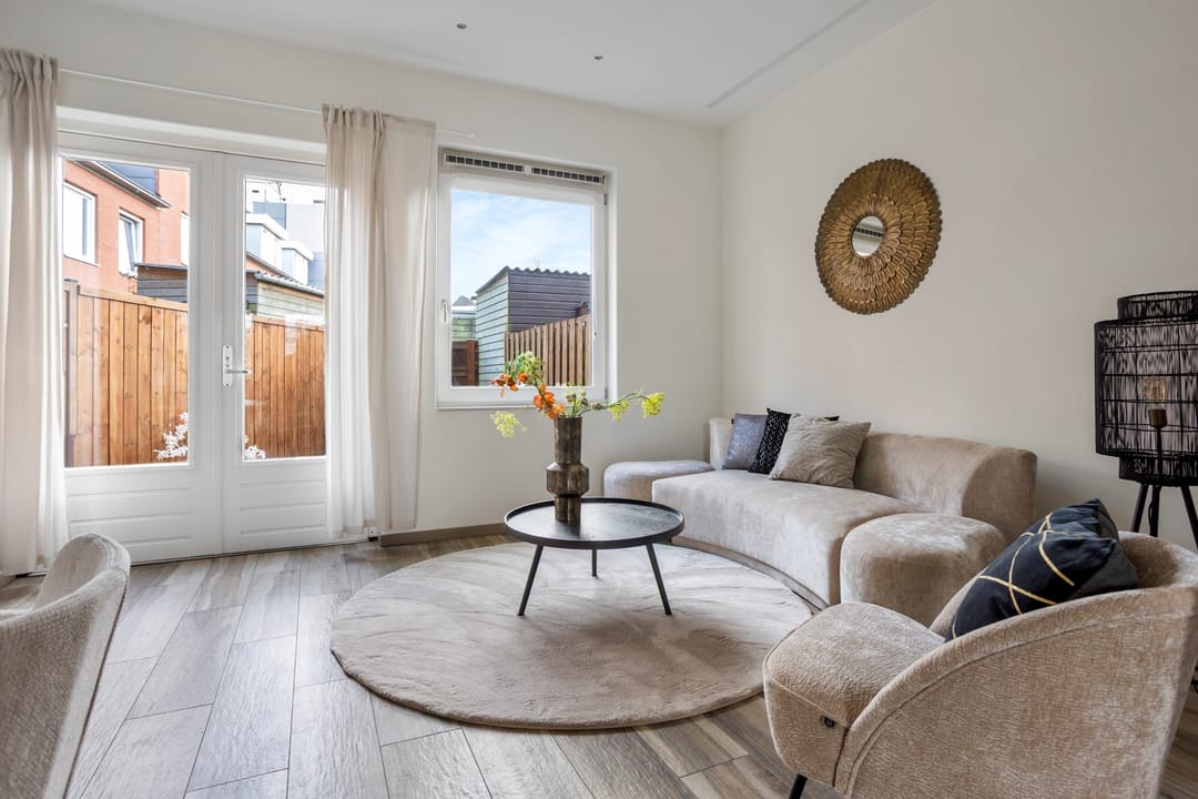 Move-in ready family home with garden and private parking in a top location — 12