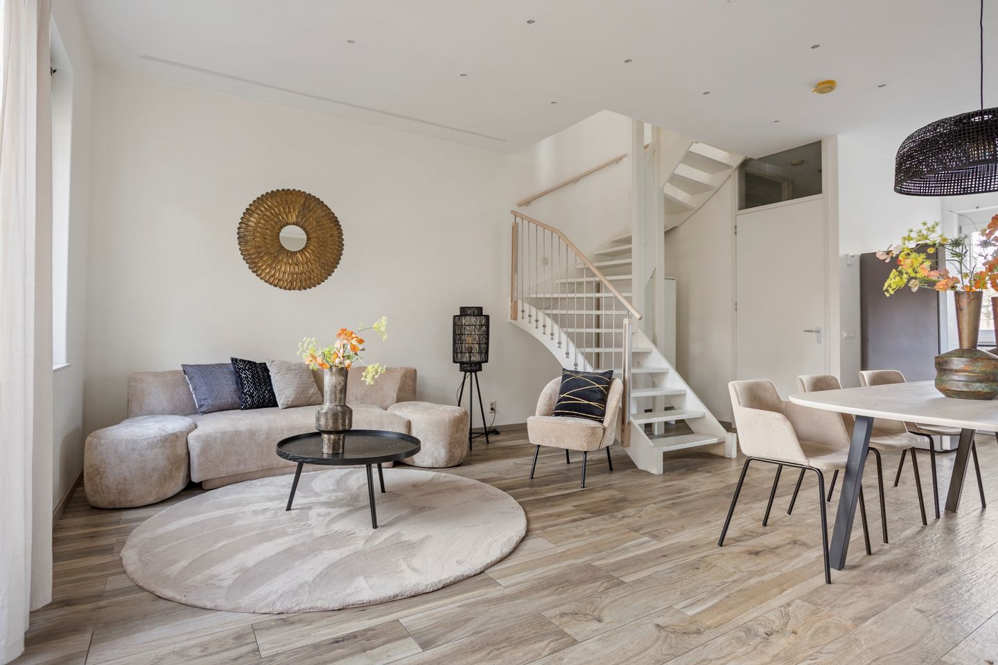Move-in ready family home with garden and private parking in a top location — 13