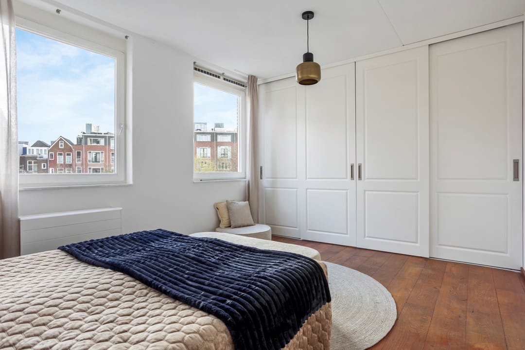 Move-in ready family home with garden and private parking in a top location — 20