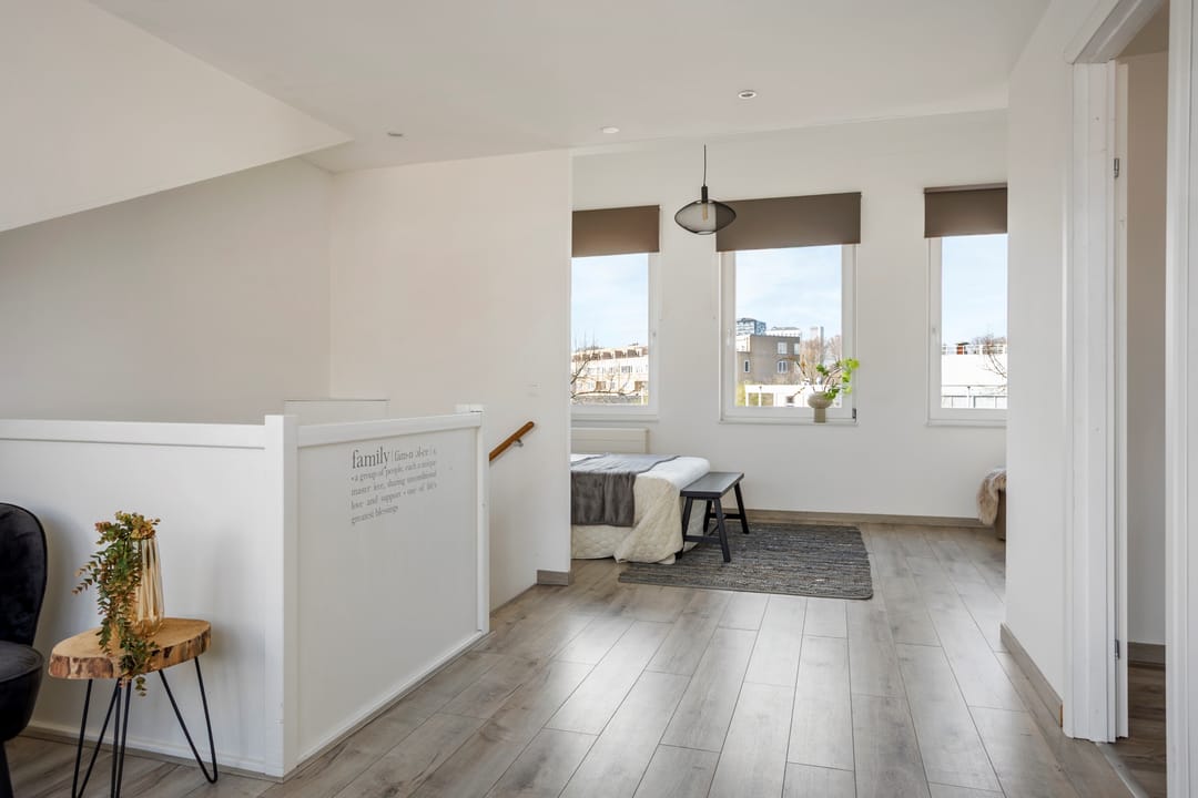 Move-in ready family home with garden and private parking in a top location — 25