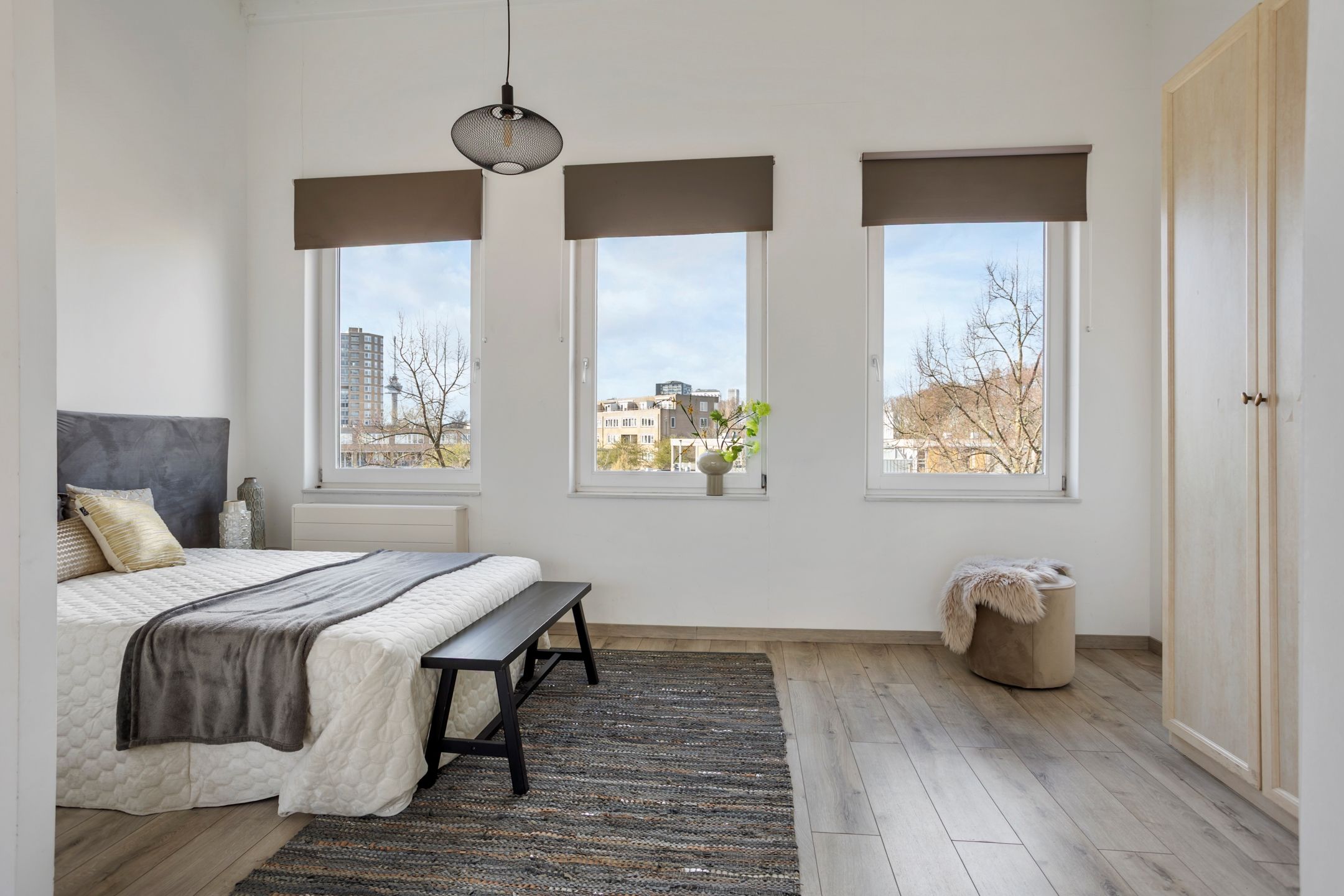 Move-in ready family home with garden and private parking in a top location — 27