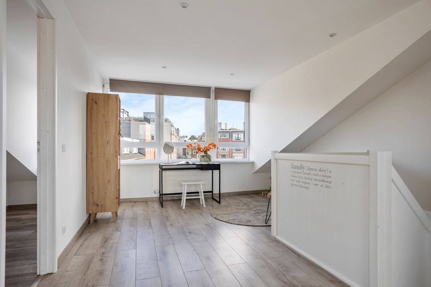 Move-in ready family home with garden and private parking in a top location — 31