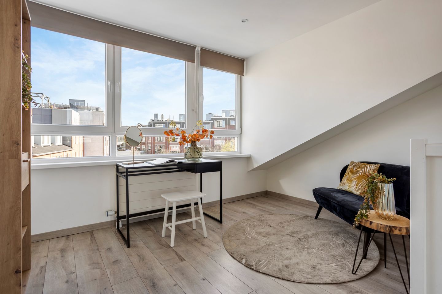 Move-in ready family home with garden and private parking in a top location — 32