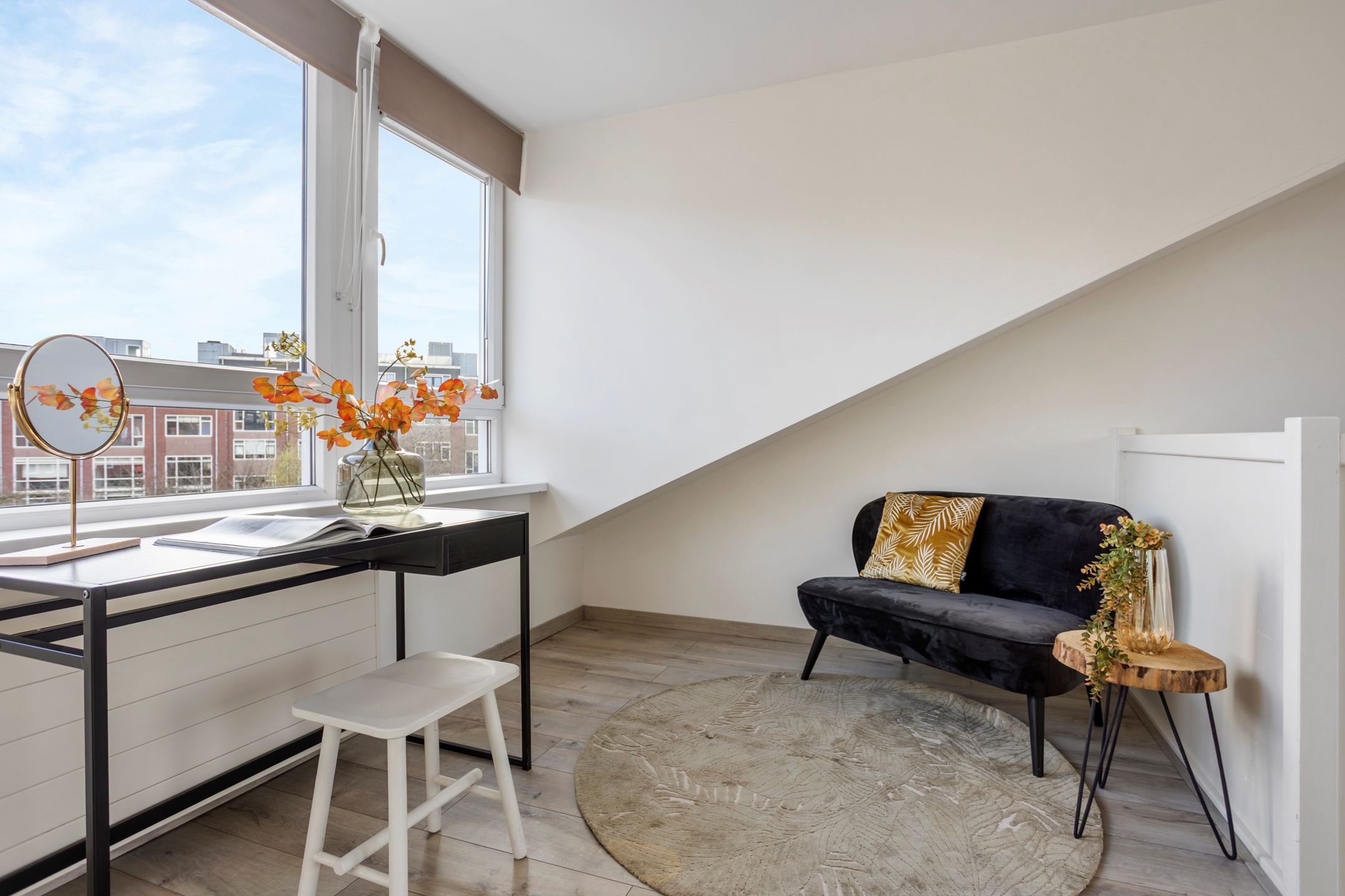 Move-in ready family home with garden and private parking in a top location — 33