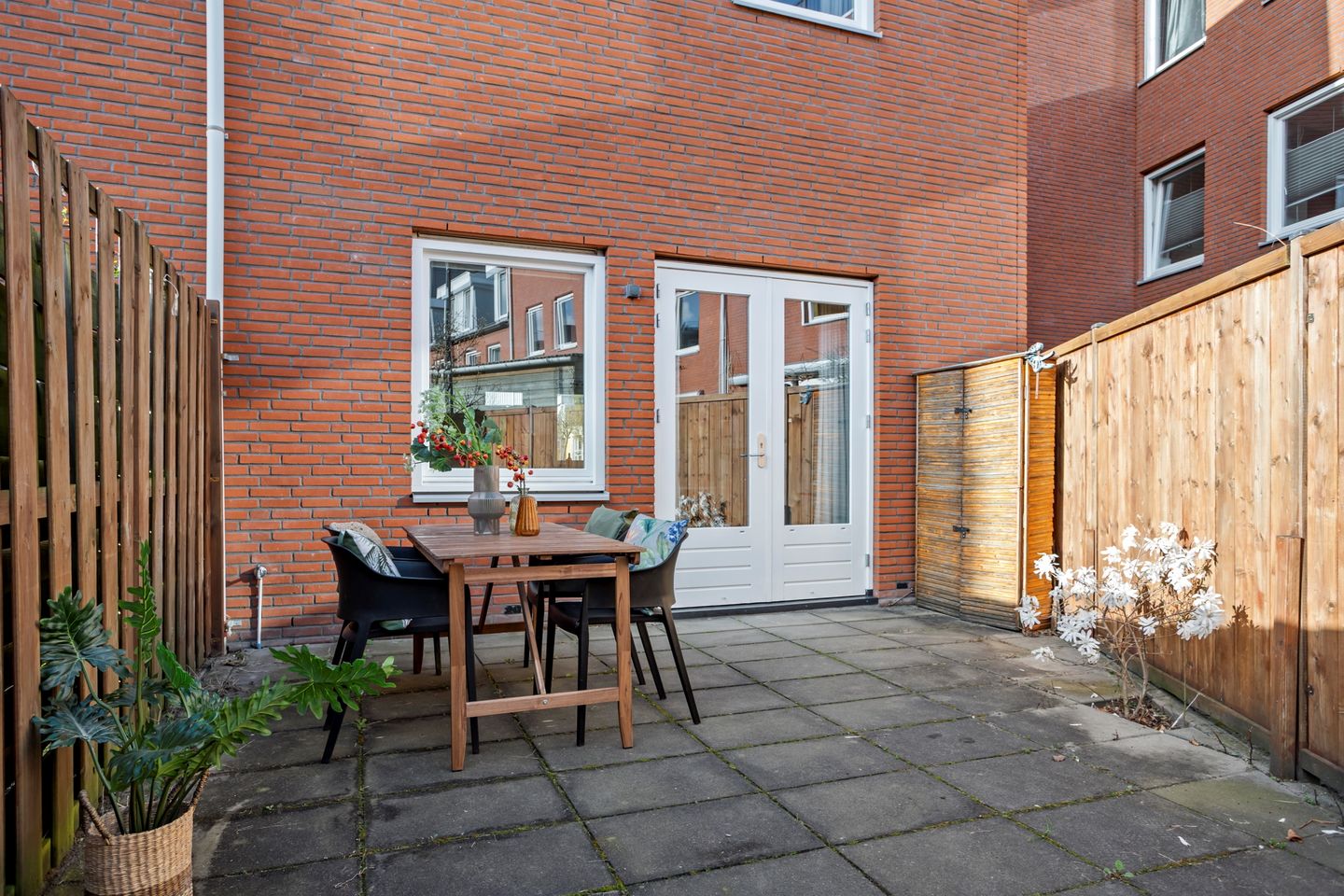 Move-in ready family home with garden and private parking in a top location — 36