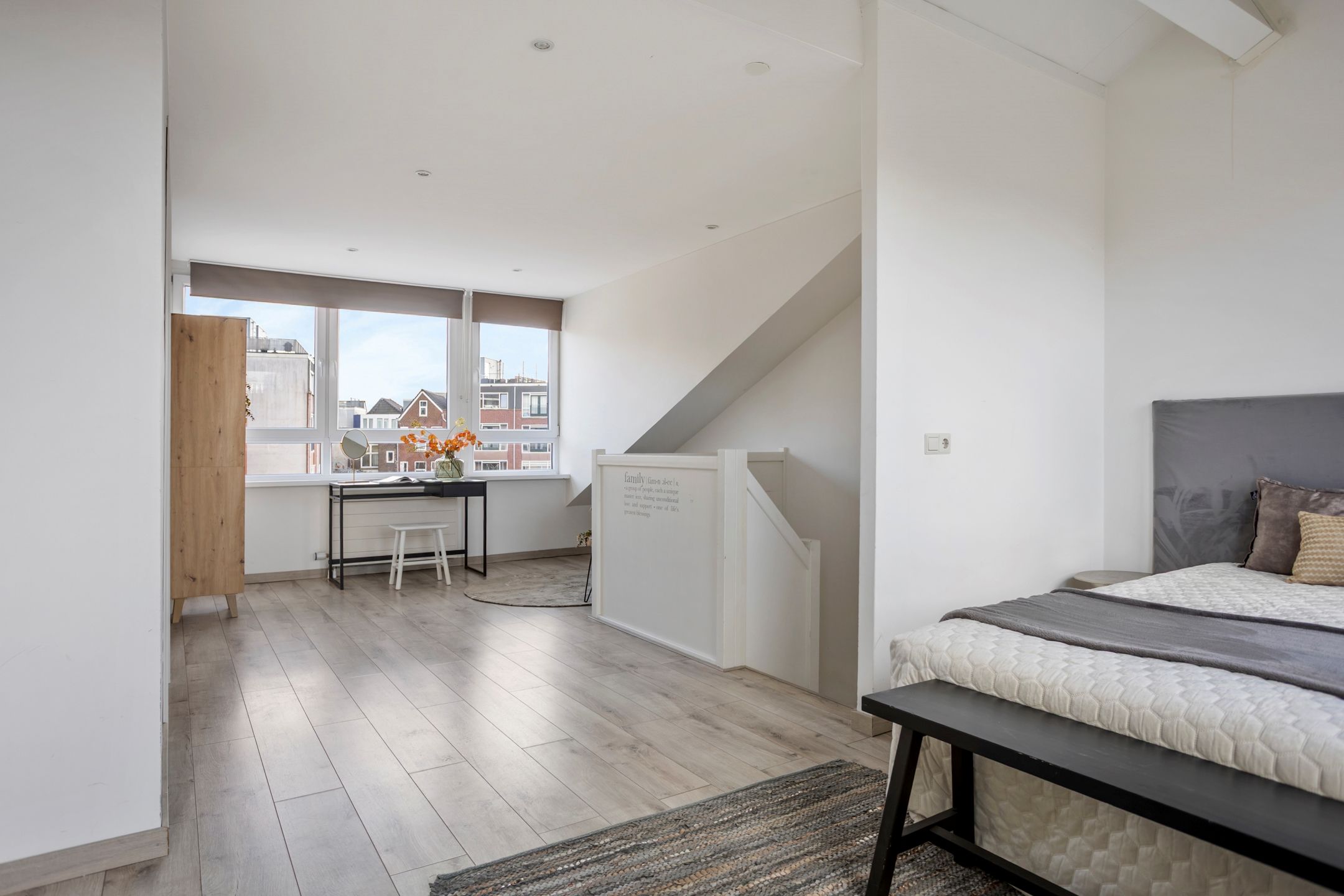 Move-in ready family home with garden and private parking in a top location — 30