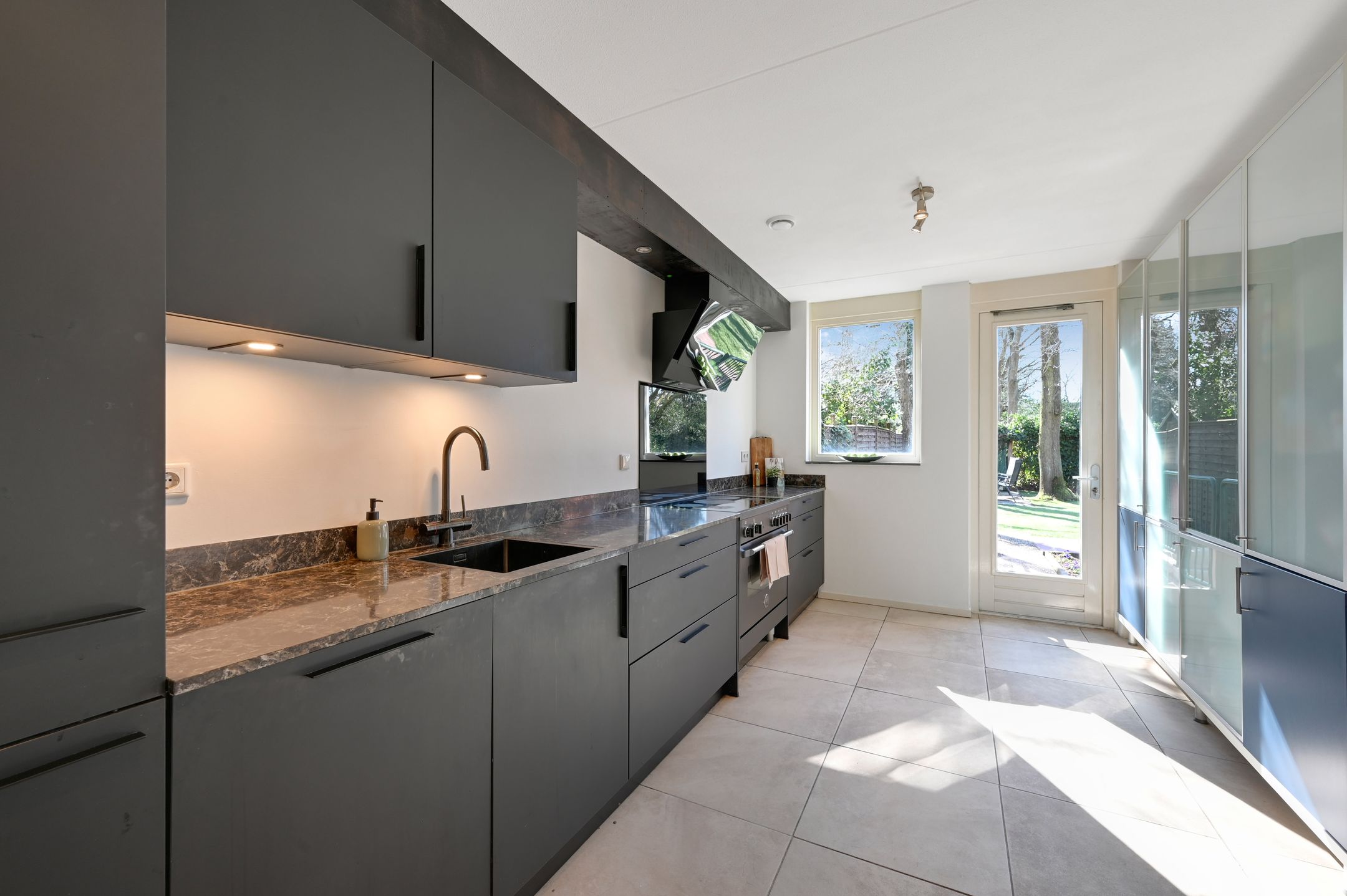 Exceptional Family Residence Surrounded by Woodlands in Wassenaar — 13