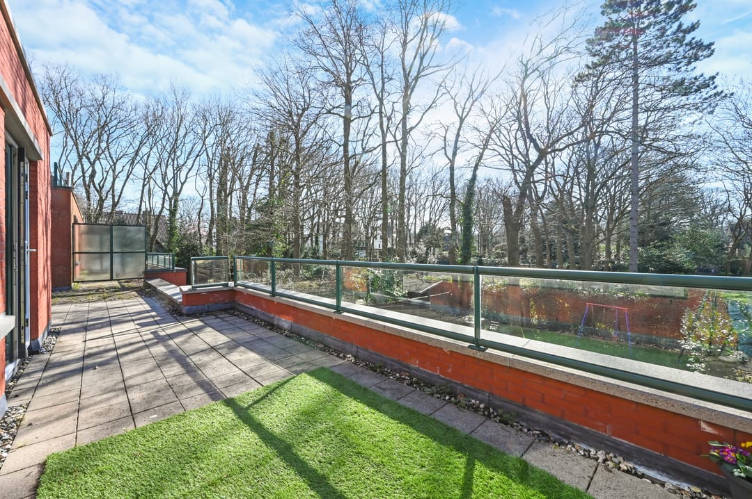 Exceptional Family Residence Surrounded by Woodlands in Wassenaar — 24