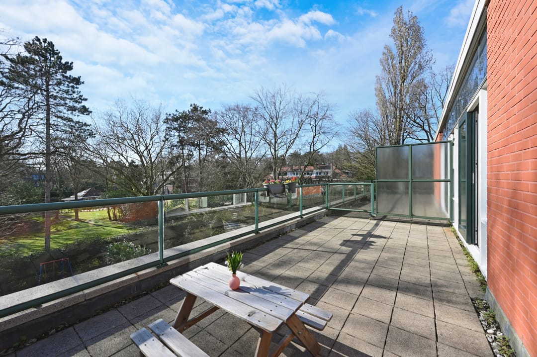 Exceptional Family Residence Surrounded by Woodlands in Wassenaar — 42