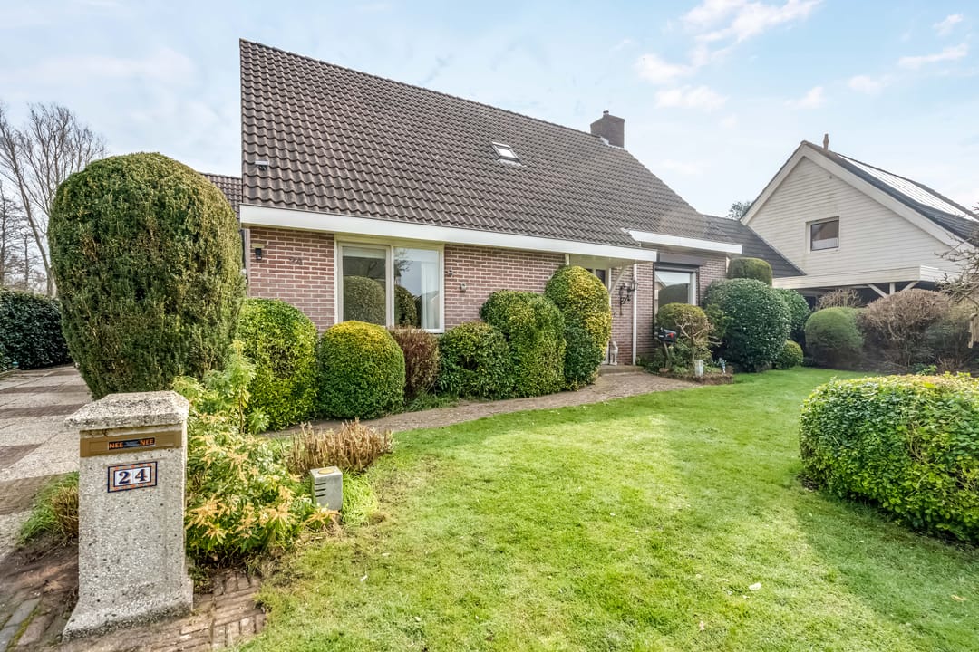 Detached Bungalow at Water with Private Mooring — 8
