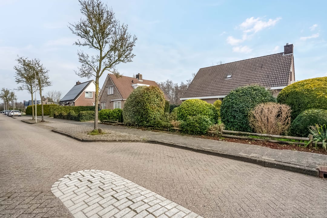 Detached Bungalow at Water with Private Mooring — 7