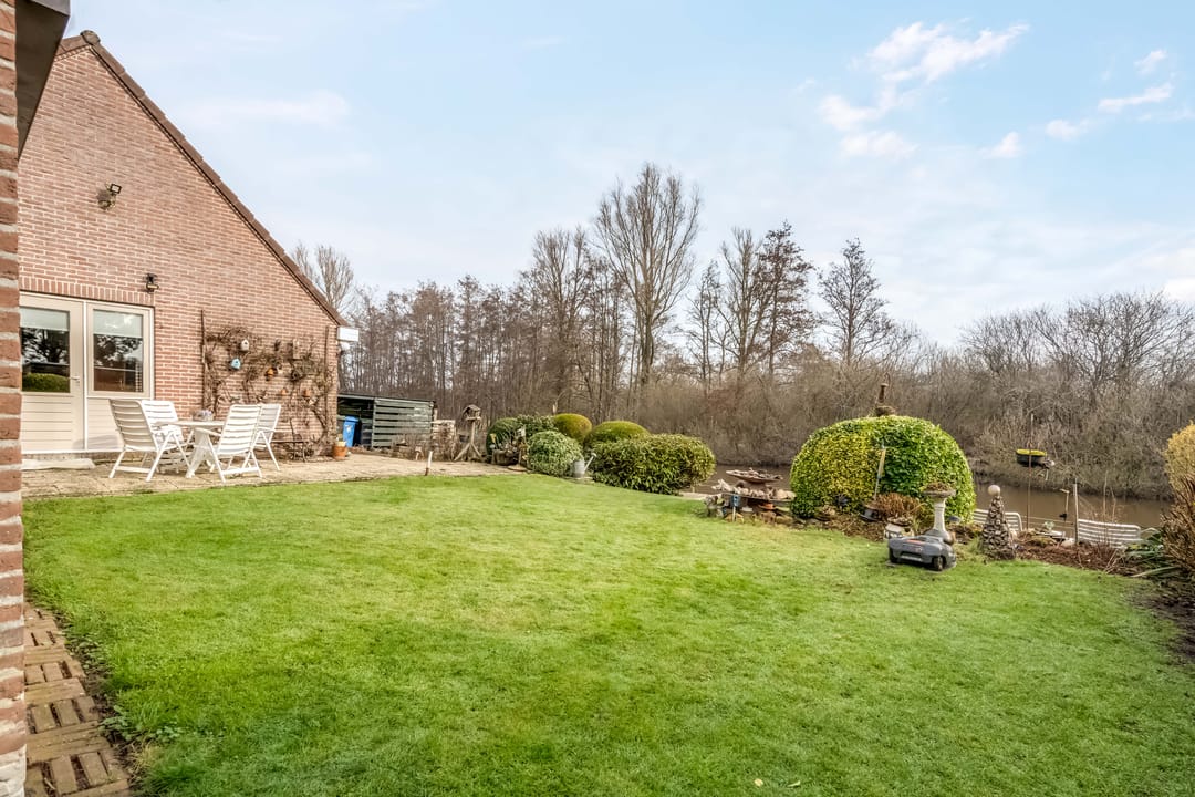 Detached Bungalow at Water with Private Mooring — 26