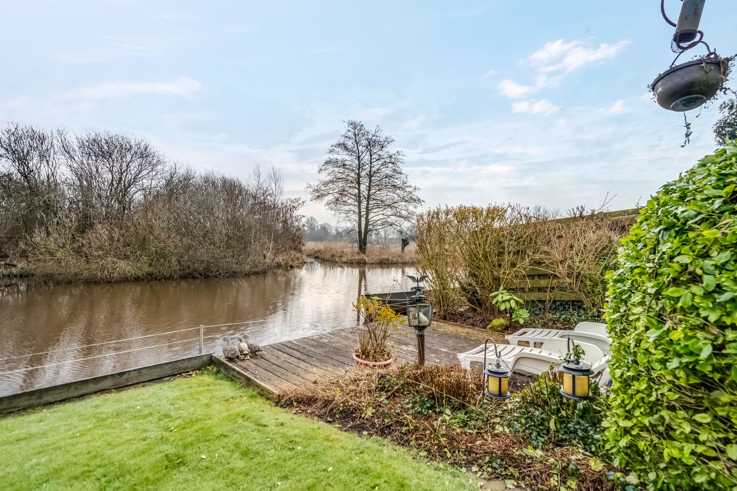 Detached Bungalow at Water with Private Mooring — 29
