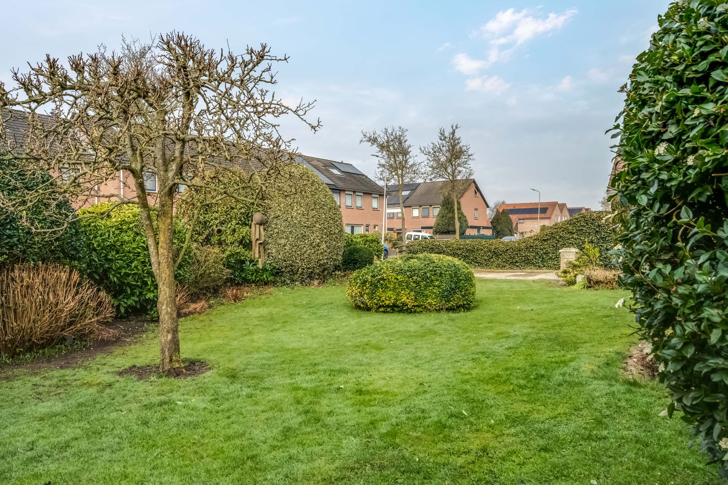 Detached Bungalow at Water with Private Mooring — 25