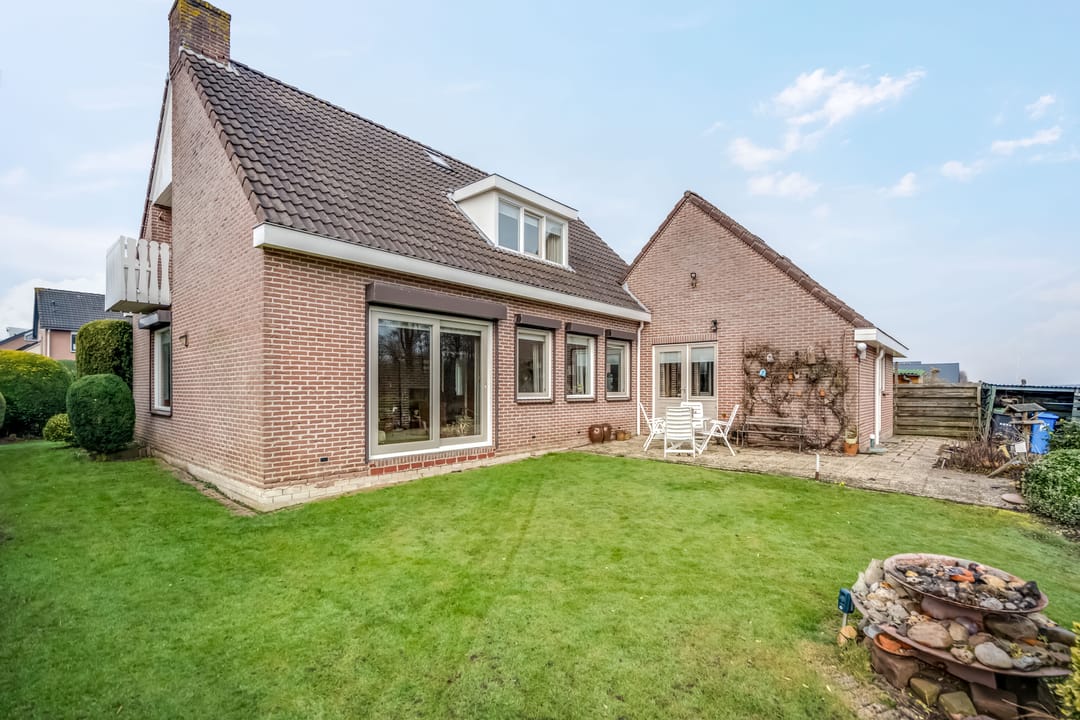 Detached Bungalow at Water with Private Mooring — 28