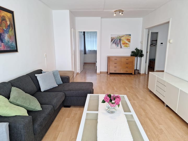 Photo 2 of Schouwenselaan 47