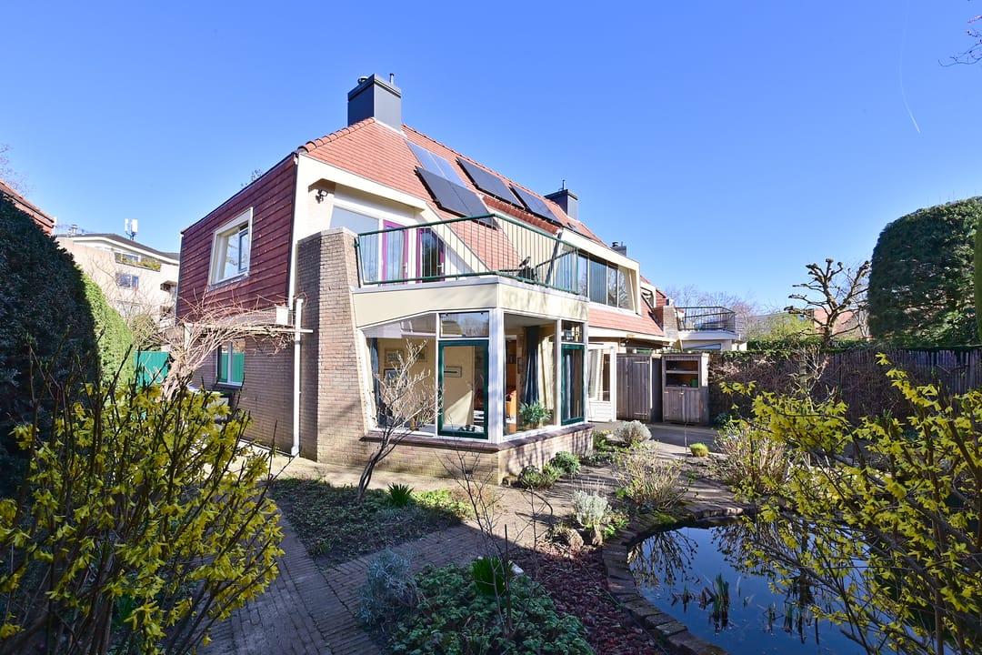 Spacious semi-detached villa in Laren center with garden and parking — 13