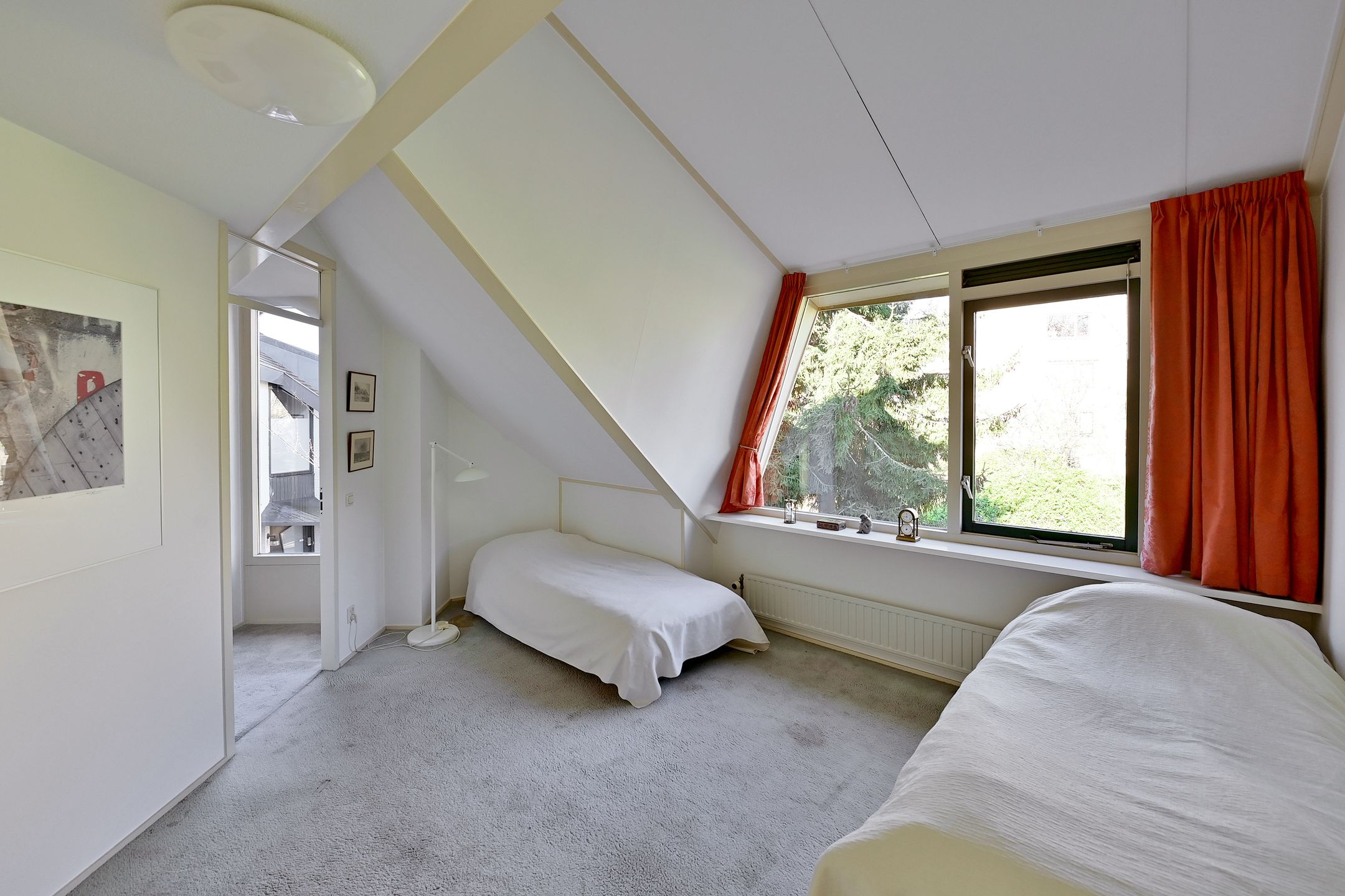 Spacious semi-detached villa in Laren center with garden and parking — 18
