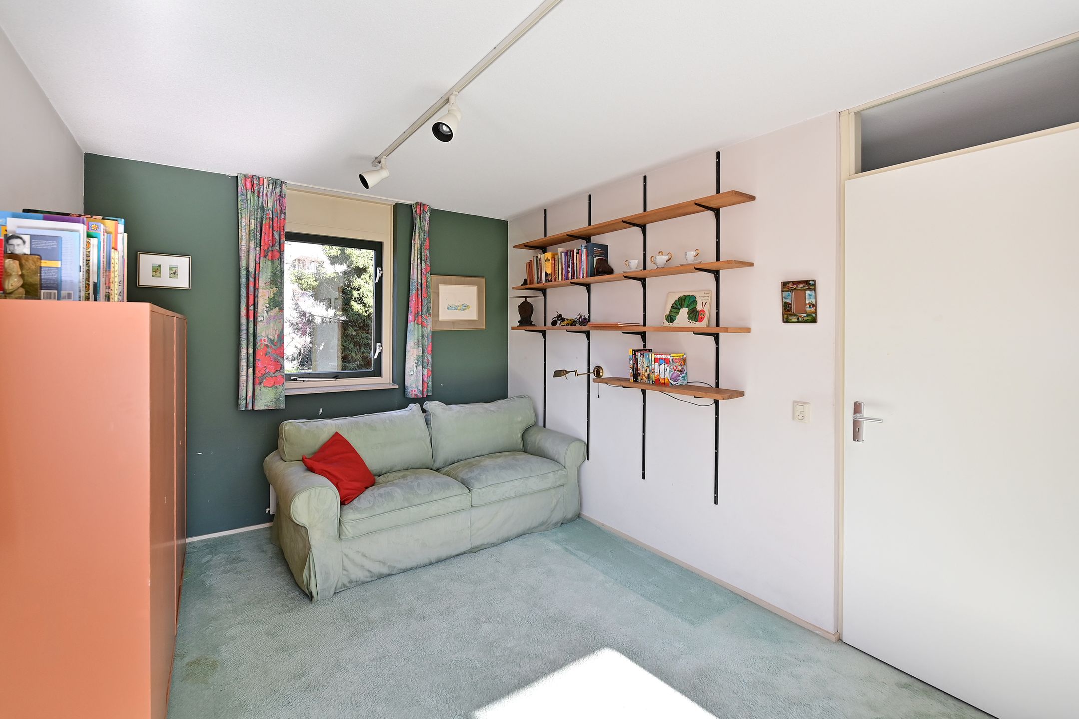 Spacious semi-detached villa in Laren center with garden and parking — 21