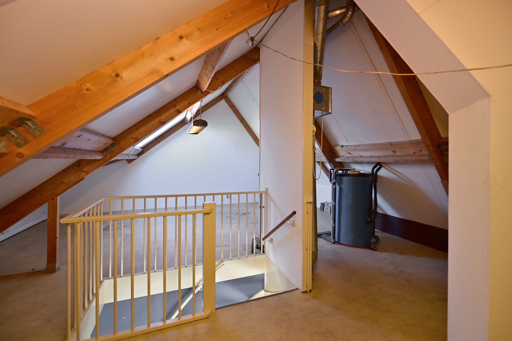 Spacious semi-detached villa in Laren center with garden and parking — 24