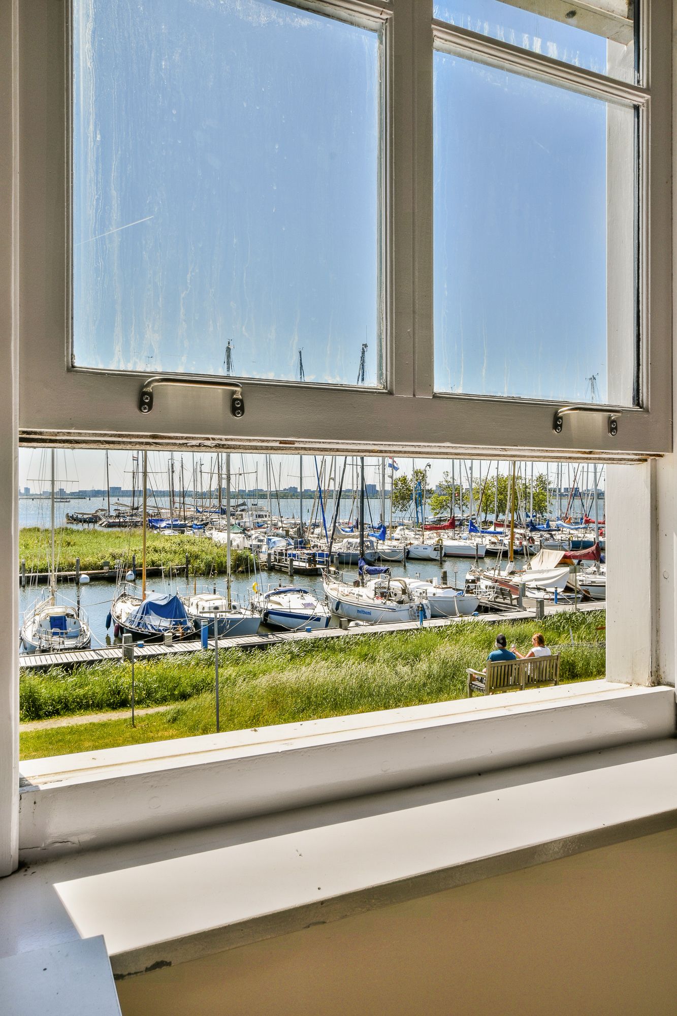 Characteristic Dike House with Panoramic Water Views in Historic Durgerdam — 24