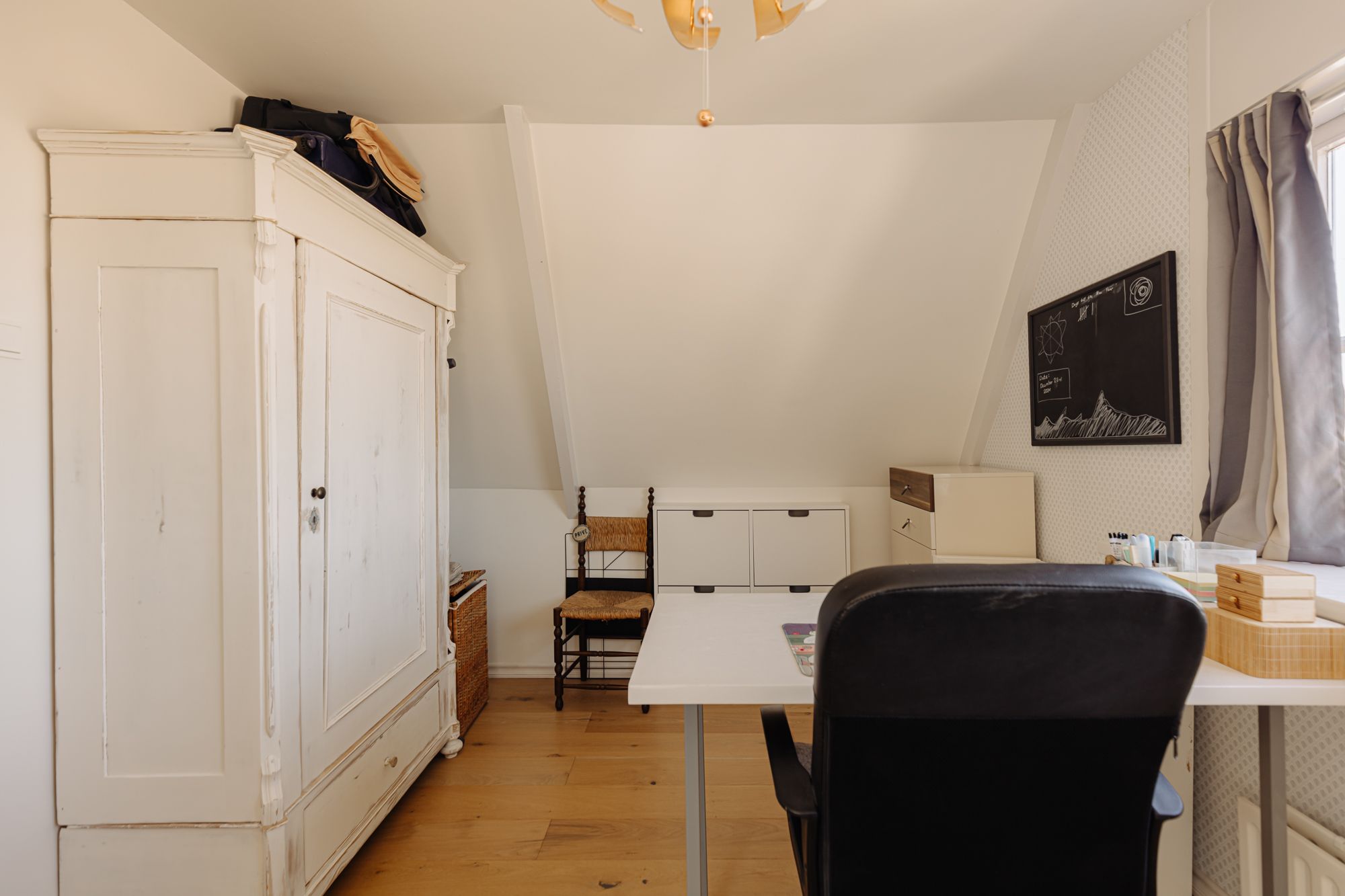 Characteristic Dike House with Panoramic Water Views in Historic Durgerdam — 31