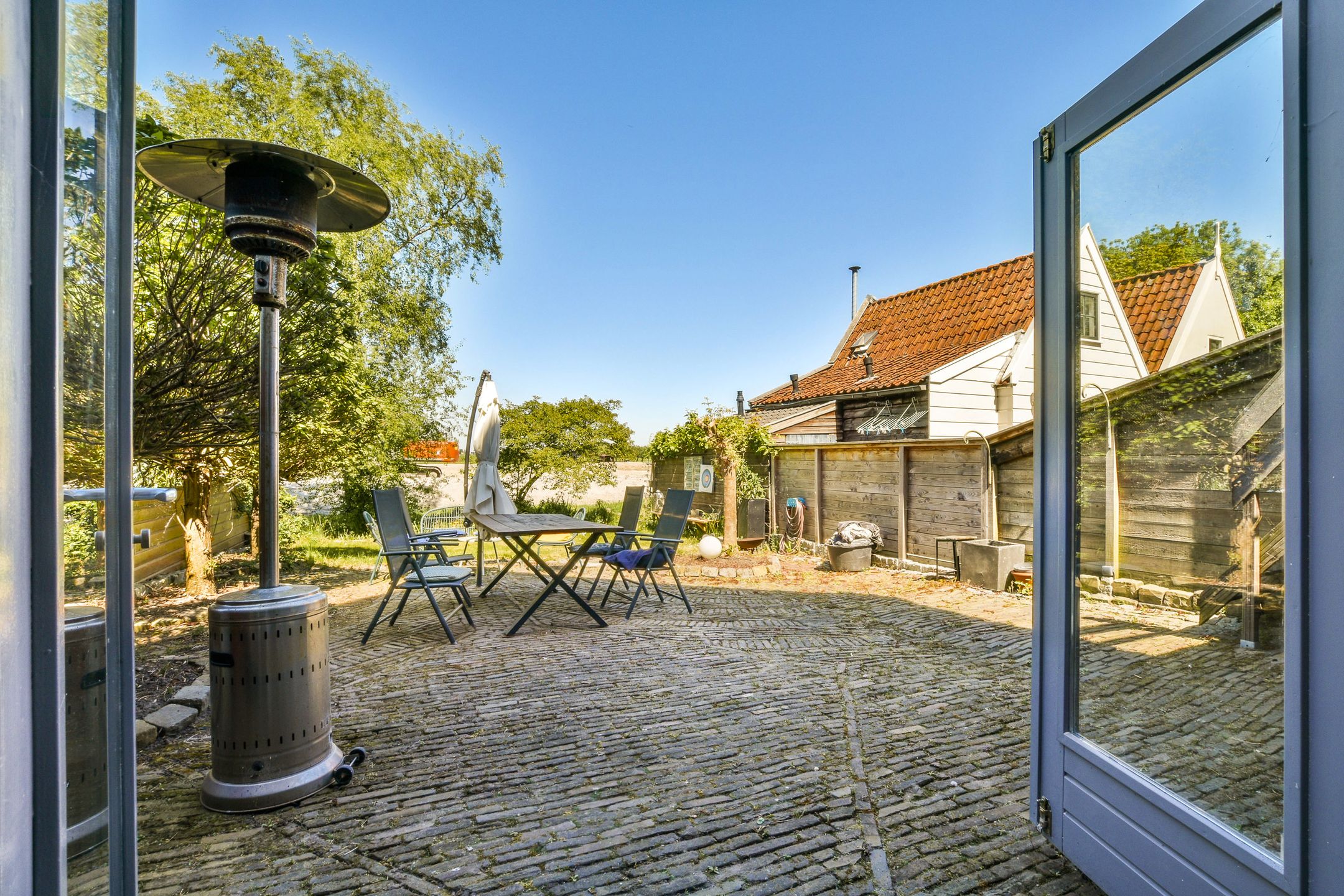 Characteristic Dike House with Panoramic Water Views in Historic Durgerdam — 34