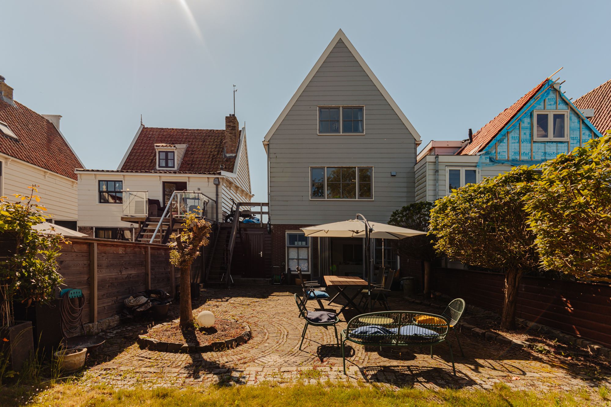 Characteristic Dike House with Panoramic Water Views in Historic Durgerdam — 45