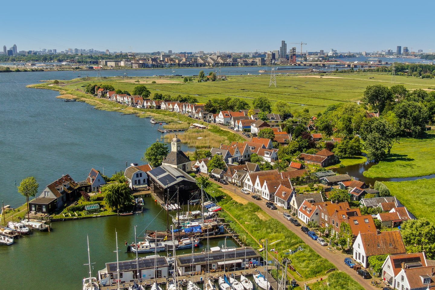 Characteristic Dike House with Panoramic Water Views in Historic Durgerdam — 47