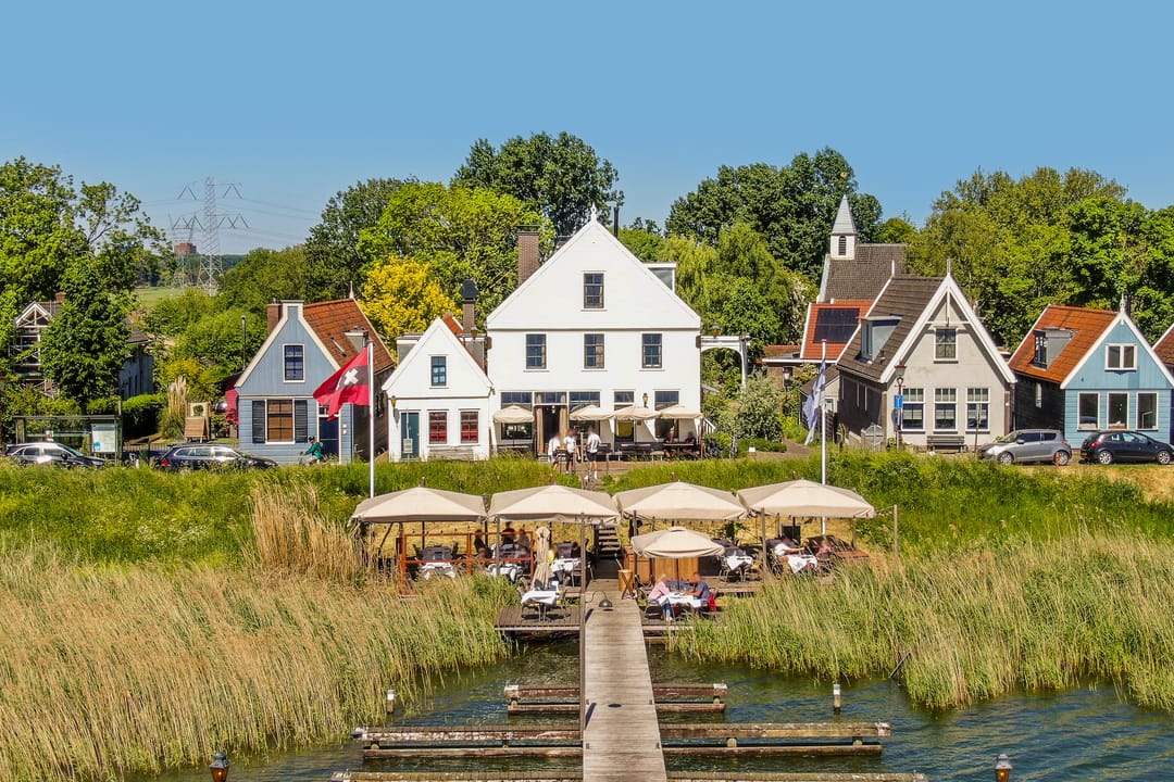 Characteristic Dike House with Panoramic Water Views in Historic Durgerdam — 49