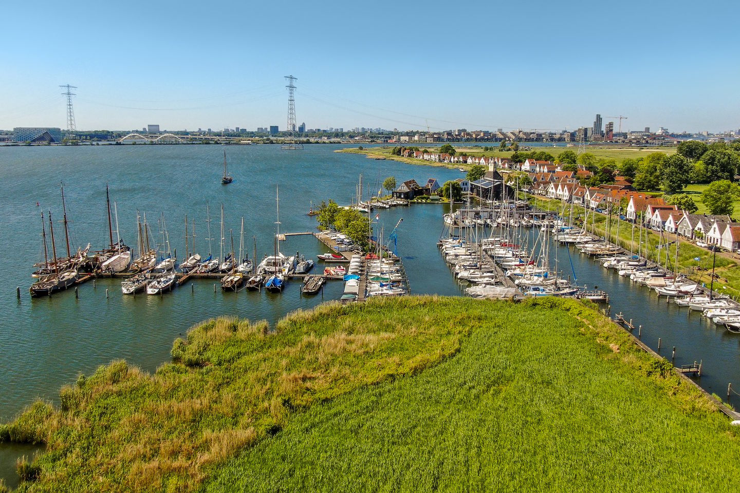 Characteristic Dike House with Panoramic Water Views in Historic Durgerdam — 50