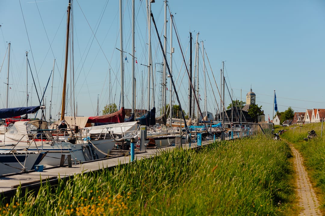 Characteristic Dike House with Panoramic Water Views in Historic Durgerdam — 51