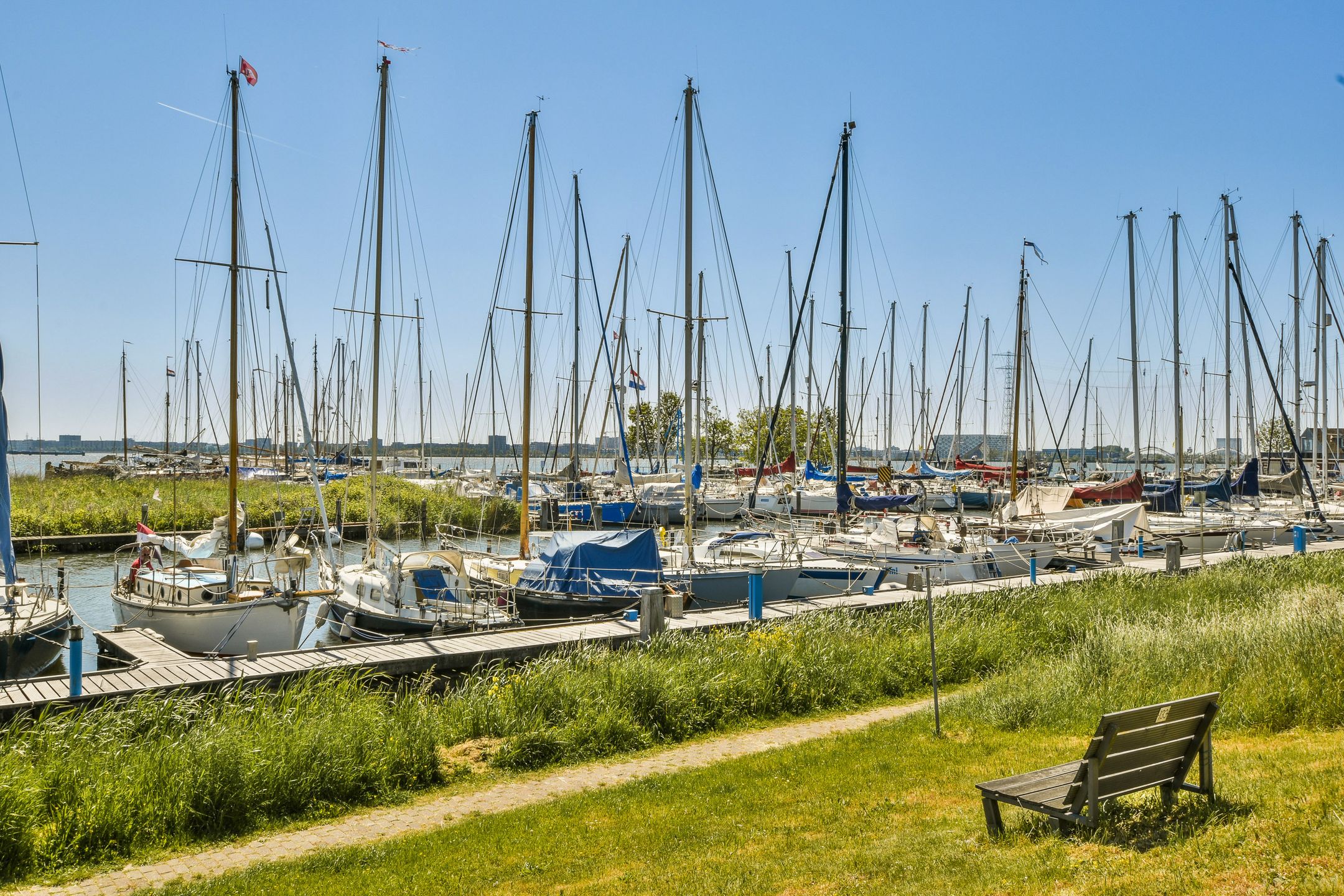 Characteristic Dike House with Panoramic Water Views in Historic Durgerdam — 52