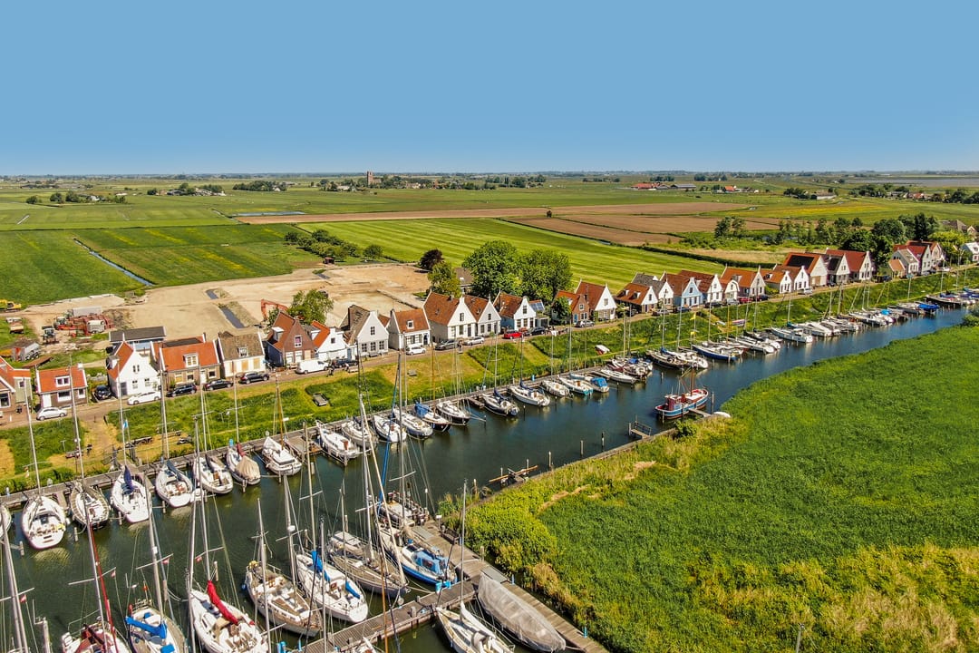 Characteristic Dike House with Panoramic Water Views in Historic Durgerdam — 53